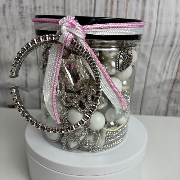 Mystery Treasure 16 oz Jar - Lot 0241 - Picture 1 of 6
